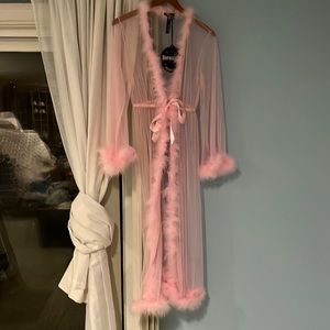 Ⓜ️!!SOLD!!Ⓜ️ BNWT Sheer pink feather boa robe from Dolls Kill